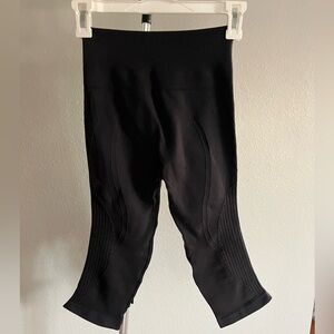 In the flow leggings! No longer made! Super tight fit! Looks amazing!